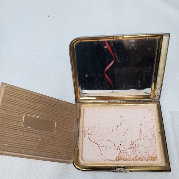 Vintage Elgin American Compact Makeup - Picture 1 of 7
